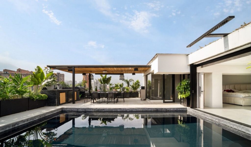 Luxury Remodeled Penthouse with Private Pool in San Lucas, El Poblado