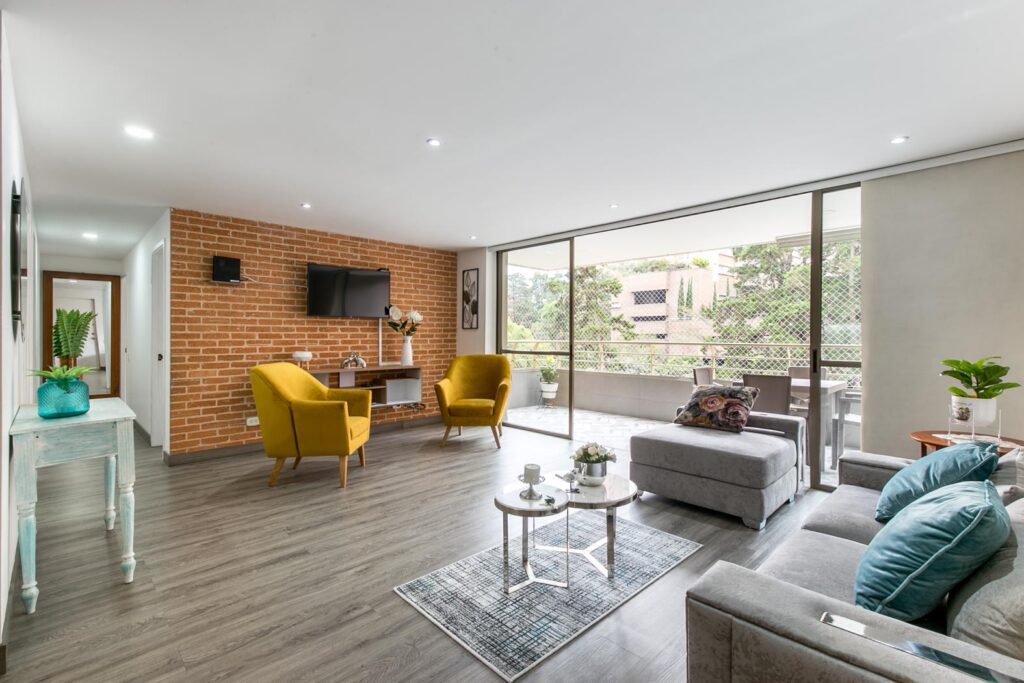 3BR Apartment With Great Access To Provenza Or El Tesoro In El Poblado