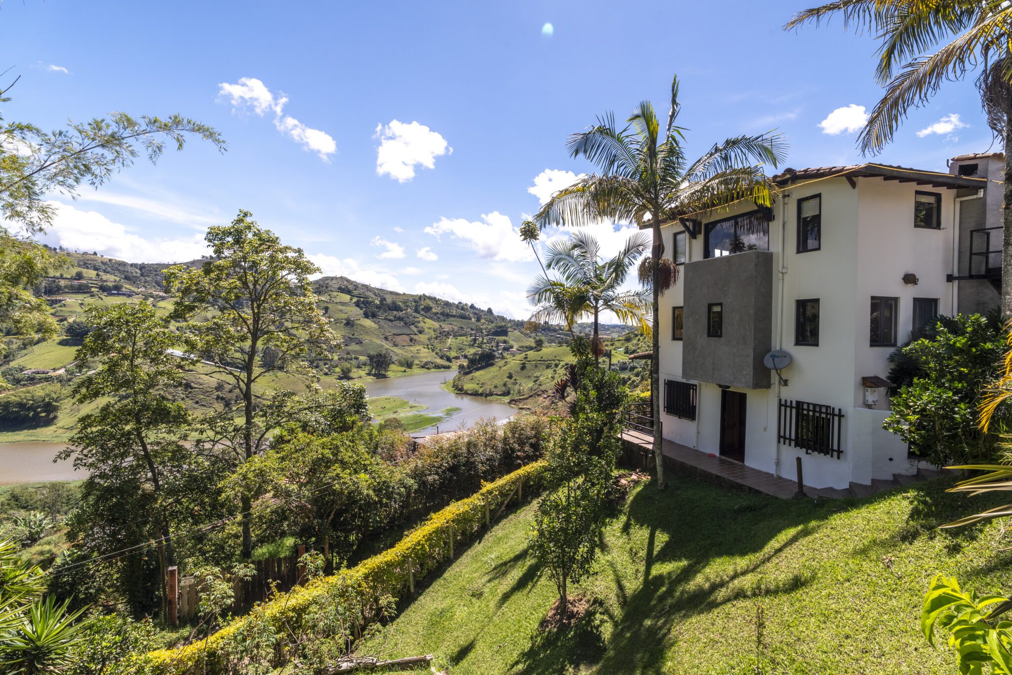 Country Estate with Panoramic Views in El Peñol – Perfect For Airbnb