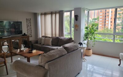 title Bright Renovated Penthouse with Excellent Location in El Poblado