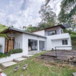 Country House with Expansive Lot and Exclusive Views in La Estrella